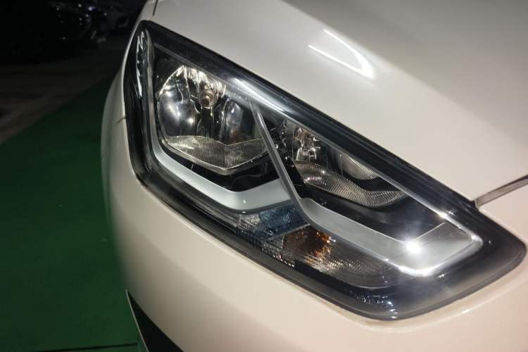 Used Ford Escort 2015 1.5L Automatic Comfort Edition Exterior 6