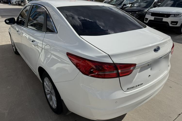 Used Ford Escort 2015 1.5L Manual Fashion Edition Exterior 6