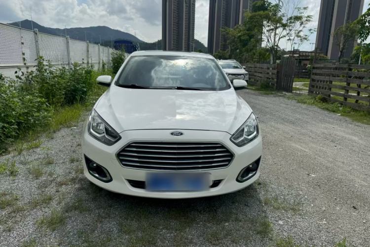 Used Ford Escort 2015 1.5L Automatic Fashion Model Exterior 6