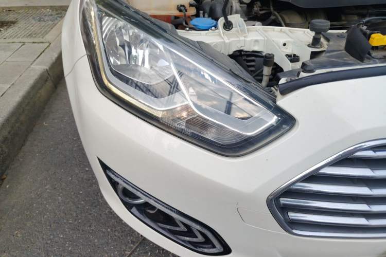 Used Ford Escort 2015 1.5L Manual Comfort Model Exterior 6