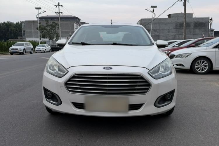 Used Ford Escort 2015 1.5L Manual Fashion Edition Exterior 6