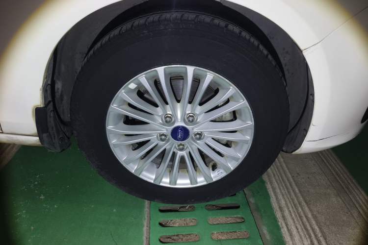 Used Ford Escort 2015 1.5L Automatic Comfort Edition Exterior 7