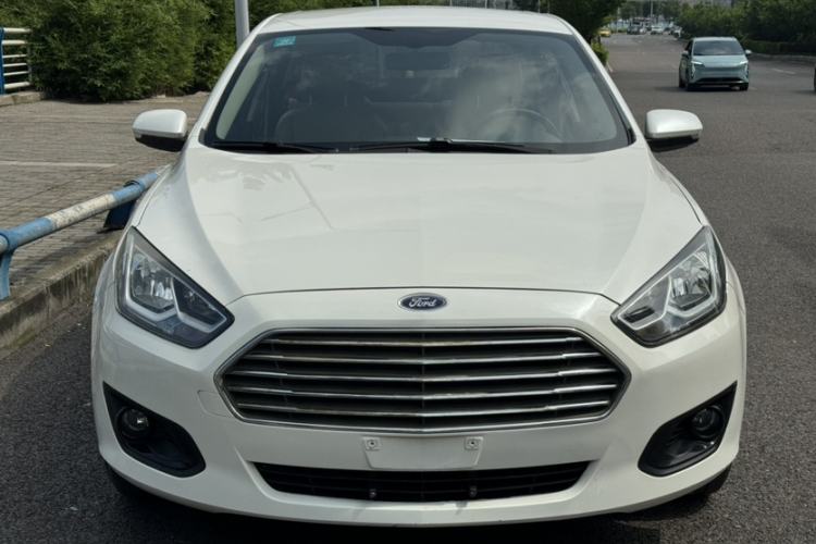 Used Ford Escort 2015 1.5L Automatic Comfort Edition Exterior 7