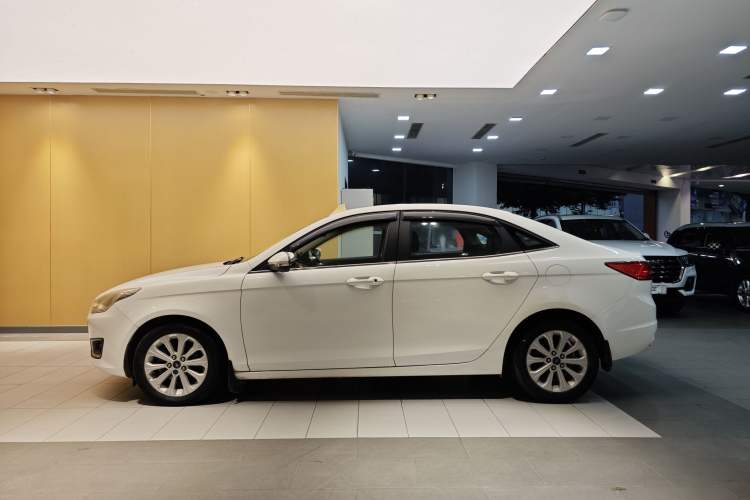 Used Ford Escort 2015 1.5L Automatic Fashion Model Exterior 7