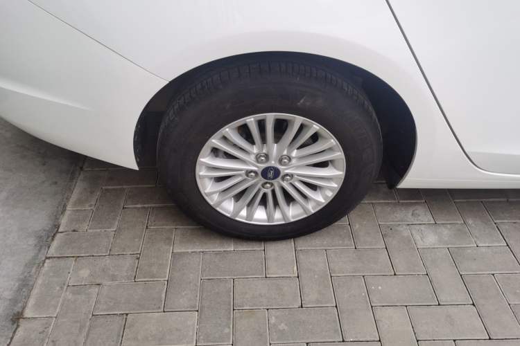 Used Ford Escort 2015 1.5L Manual Comfort Model Exterior 8