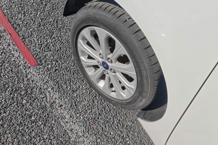 Used Ford Escort 2015 1.5L Manual Fashion Edition Exterior 8