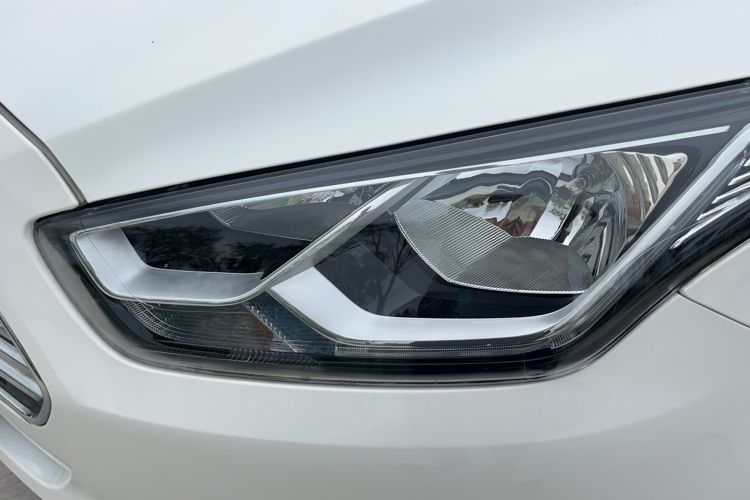 Used Ford Escort 2015 1.5L Automatic Fashion Model Exterior 9