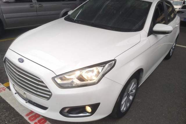 Ojetý Ford Escort 2015 1.5L Manual Fashion Edition