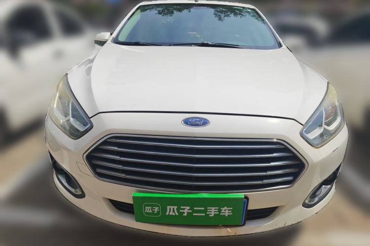 Used Ford Escort 2015 1.5L Manual Fashion Edition Front