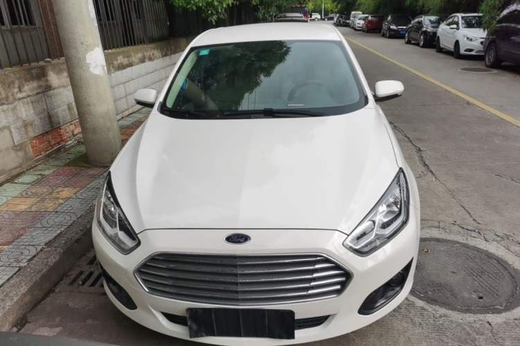 Used Ford Escort 2015 1.5L Manual Comfort Model Front