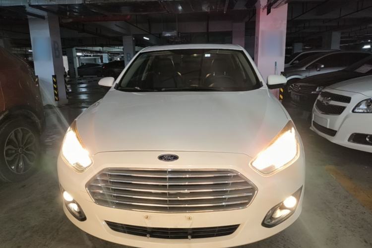 Used Ford Escort 2015 1.5L Manual Fashion Edition Front