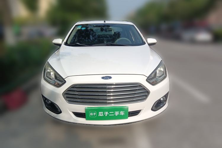 Used Ford Escort 2015 1.5L Manual Fashion Edition Front