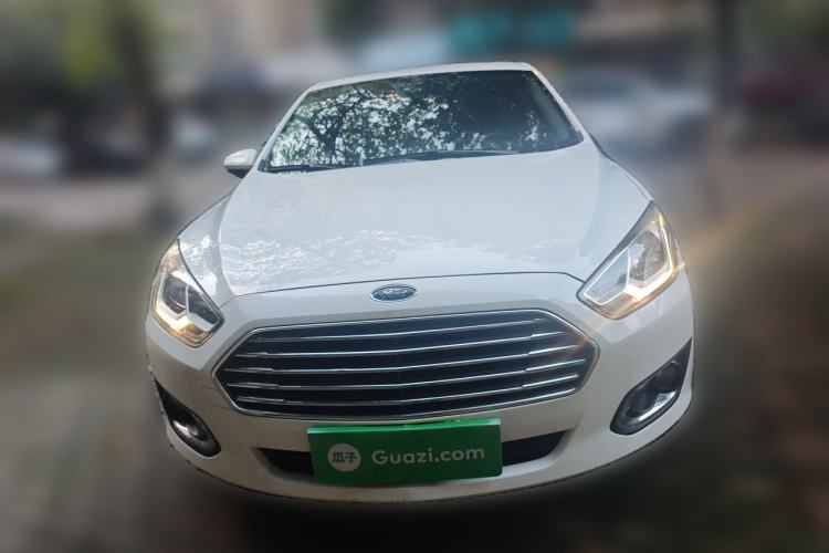 Used Ford Escort 2015 1.5L Manual Fashion Edition Front