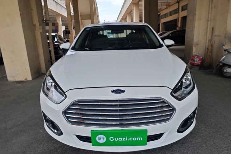 Used Ford Escort 2015 1.5L Manual Fashion Edition Front