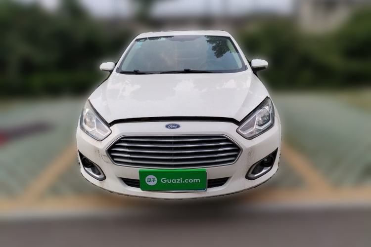 Used Ford Escort 2015 1.5L Manual Fashion Edition Front