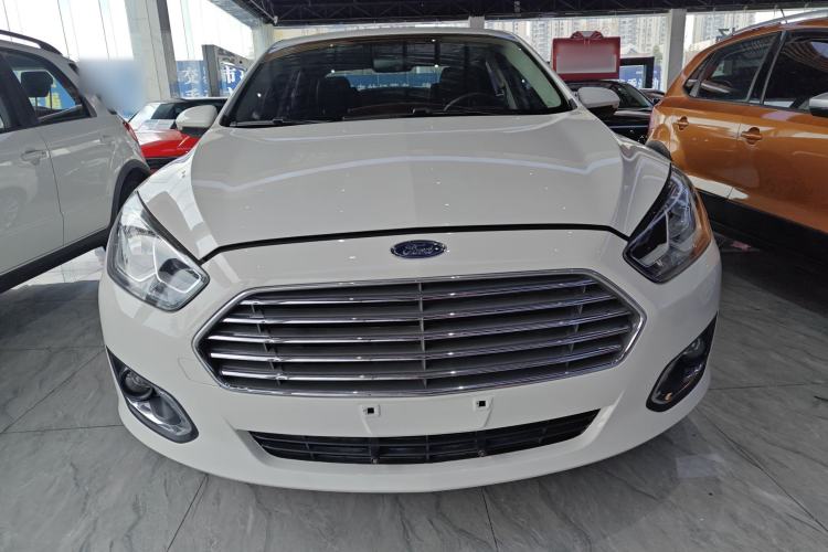 Used Ford Escort 2015 1.5L Manual Fashion Edition Front