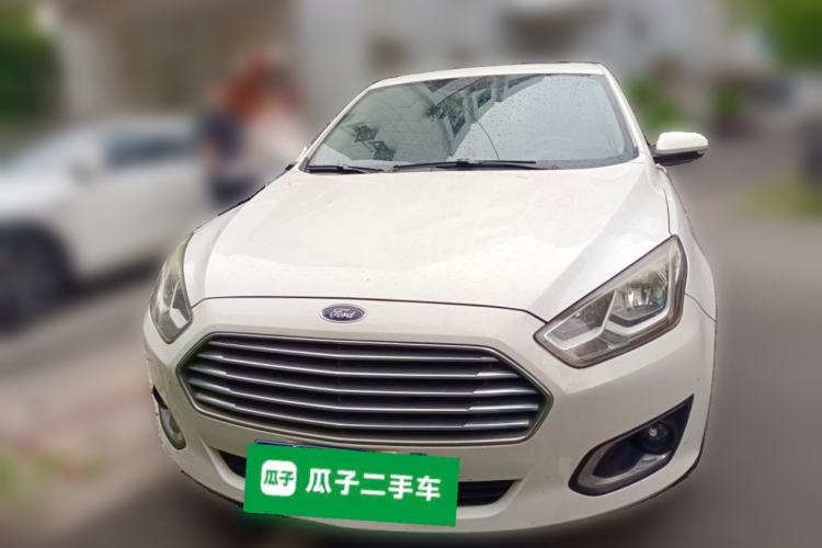 Used Ford Escort 2015 1.5L Manual Fashion Edition Front