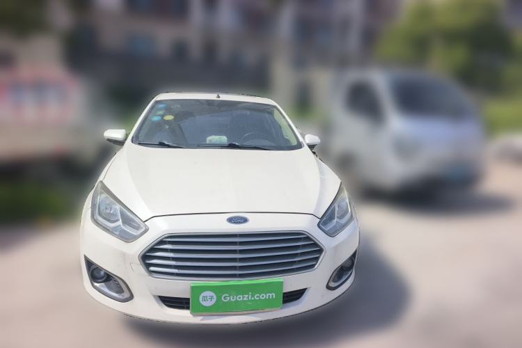 Used Ford Escort 2015 1.5L Manual Fashion Edition Front