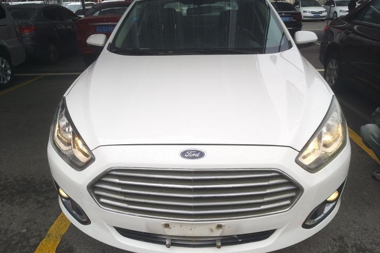 Used Ford Escort 2015 1.5L Manual Fashion Edition Front