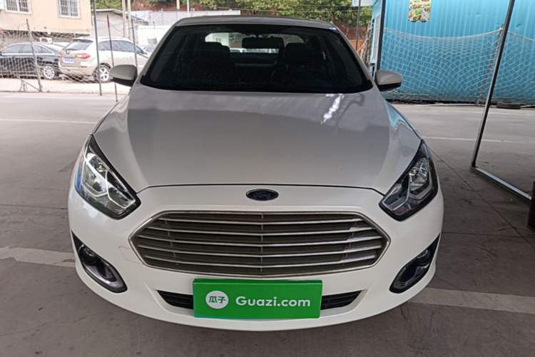 Used Ford Escort 2015 1.5L Manual Fashion Edition Front