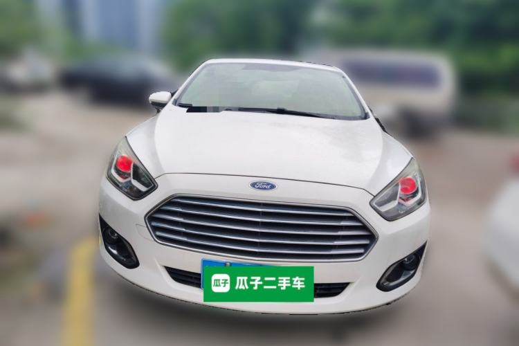 Used Ford Escort 2015 1.5L Manual Fashion Edition Front