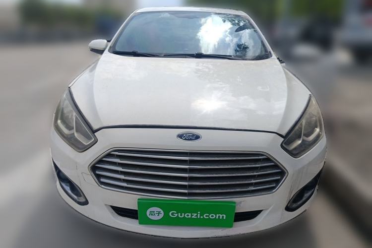 Used Ford Escort 2015 1.5L Manual Fashion Edition Front