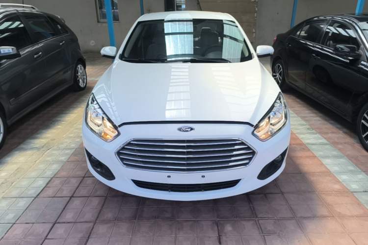 Used Ford Escort 2015 1.5L Automatic Comfort Edition Front