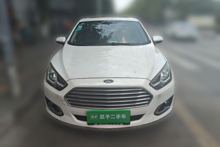 Used Ford Escort 2015 1.5L Manual Fashion Edition Front