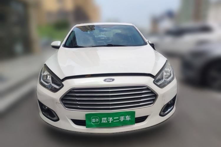 Used Ford Escort 2015 1.5L Manual Fashion Edition Front