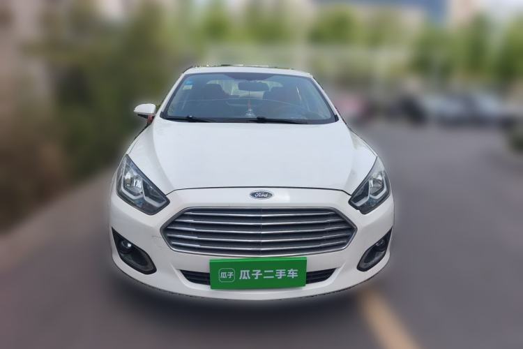 Used Ford Escort 2015 1.5L Manual Fashion Edition Front