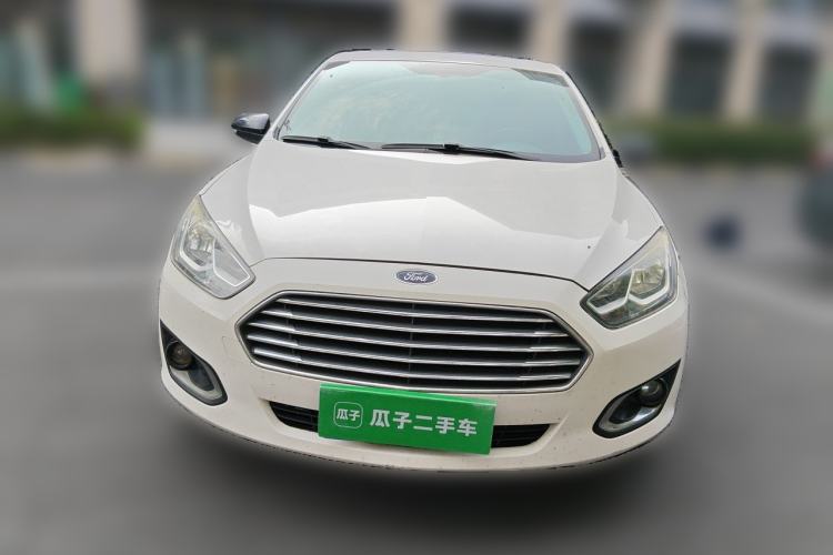 Used Ford Escort 2015 1.5L Manual Fashion Edition Front