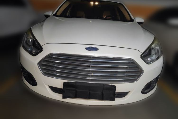 Used Ford Escort 2015 1.5L Manual Fashion Edition Front