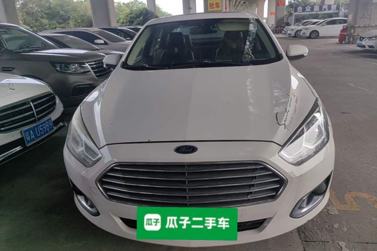 Used Ford Escort 2015 1.5L Manual Fashion Edition Front