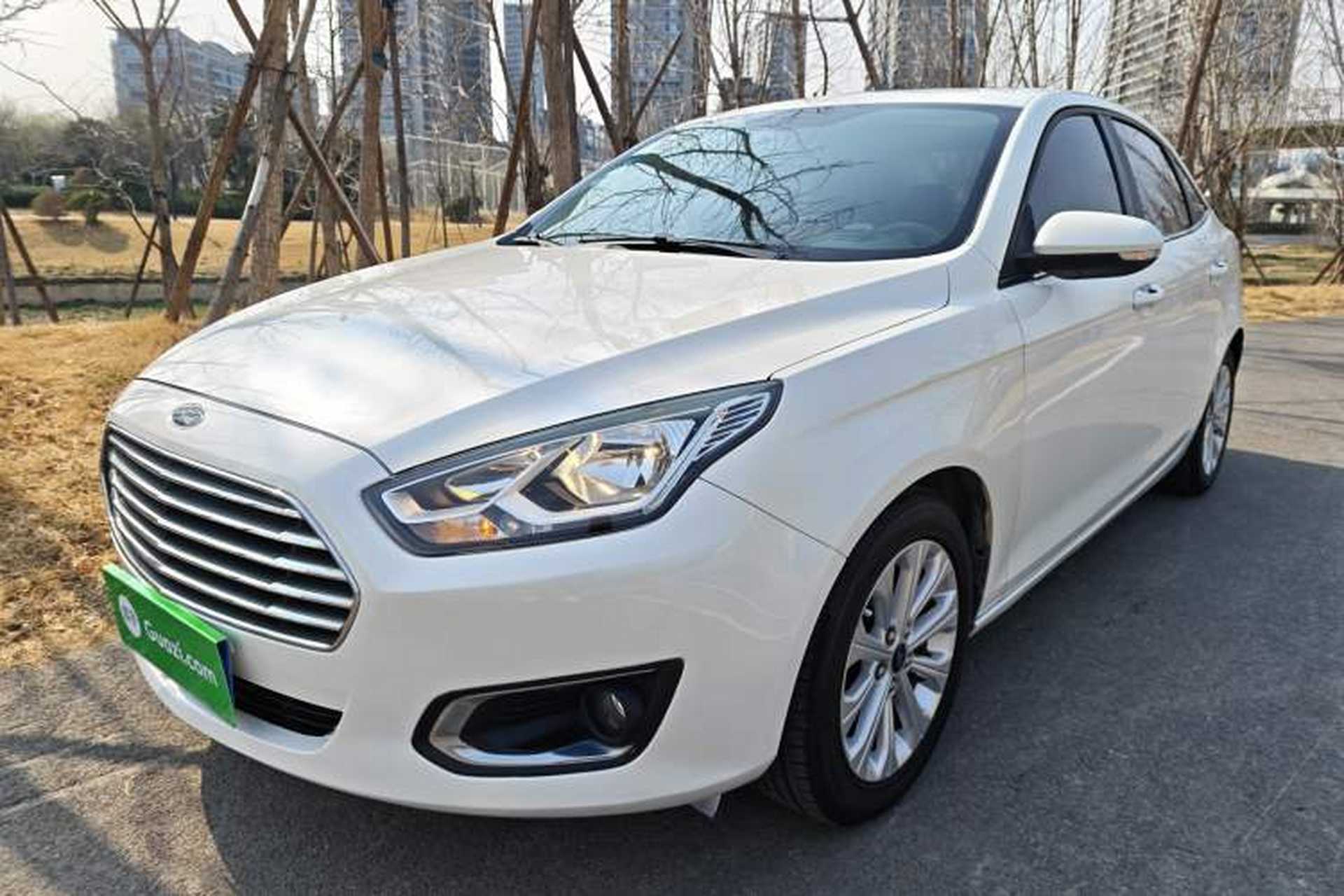 Used Ford Escort 2015 1.5L Automatic Fashion Model Front Left 45 Deg