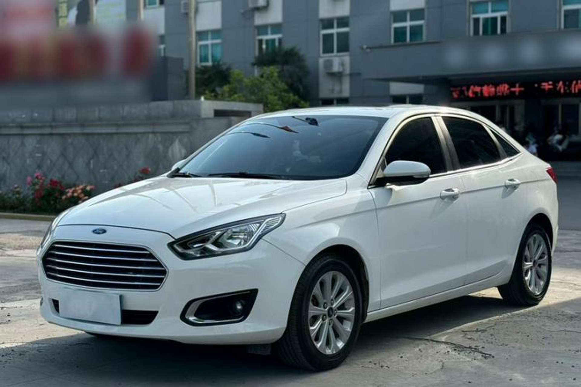 Used Ford Escort 2015 1.5L Automatic Fashion Model Front Left 45 Deg