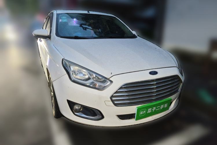 Used Ford Escort 2015 1.5L Manual Fashion Edition Front