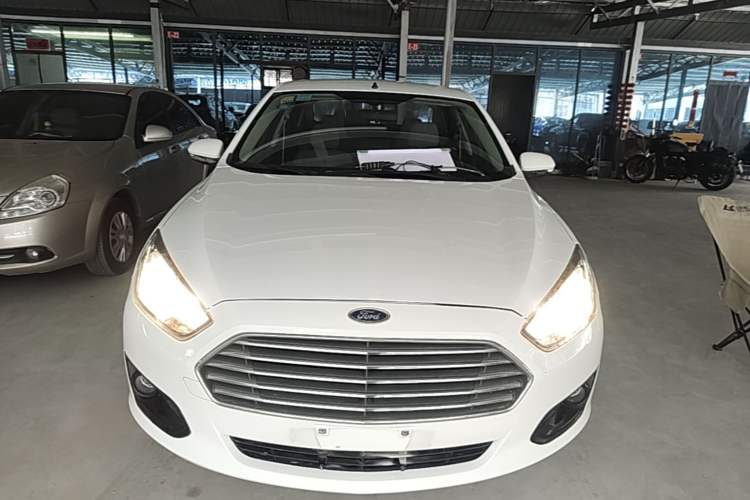 Used Ford Escort 2015 1.5L Automatic Comfort Edition Front