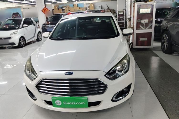 Used Ford Escort 2015 1.5L Manual Fashion Edition Front