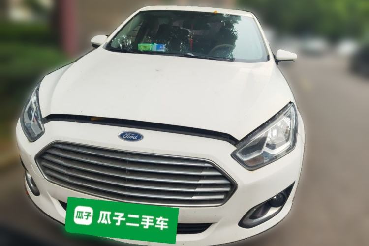 Used Ford Escort 2015 1.5L Manual Fashion Edition Front