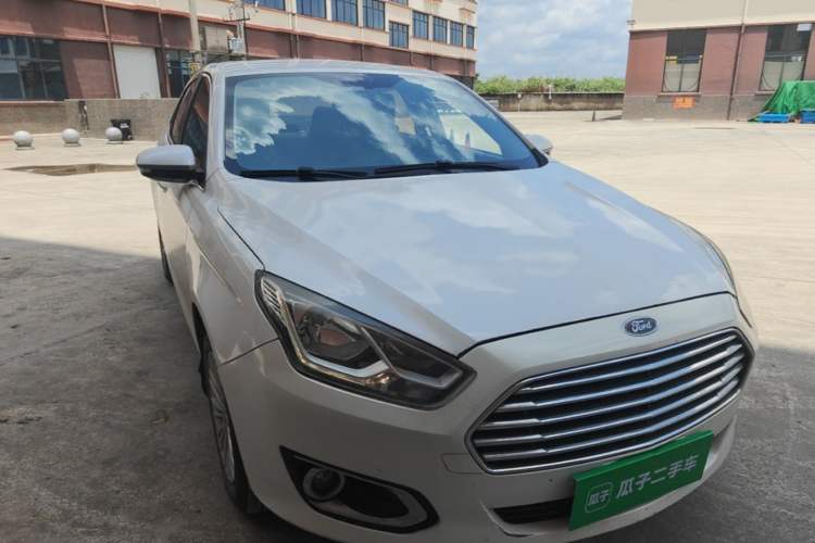 Used Ford Escort 2015 1.5L Automatic Comfort Edition Front Right 45 Deg