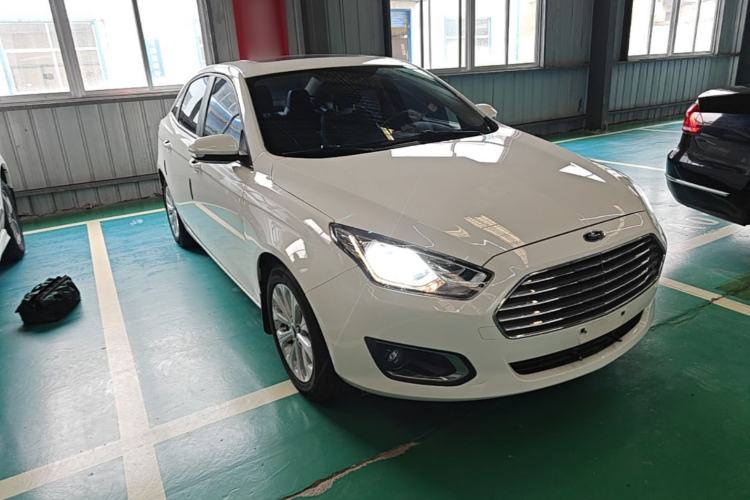 Used Ford Escort 2015 1.5L Automatic Fashion Model Front Right 45 Deg