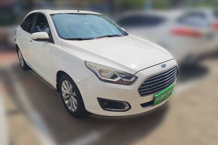 Used Ford Escort 2015 1.5L Manual Fashion Edition Front Right 45 Deg