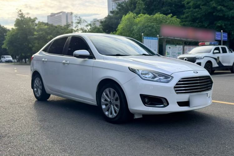 Used Ford Escort 2015 1.5L Automatic Fashion Model Front Right 45 Deg