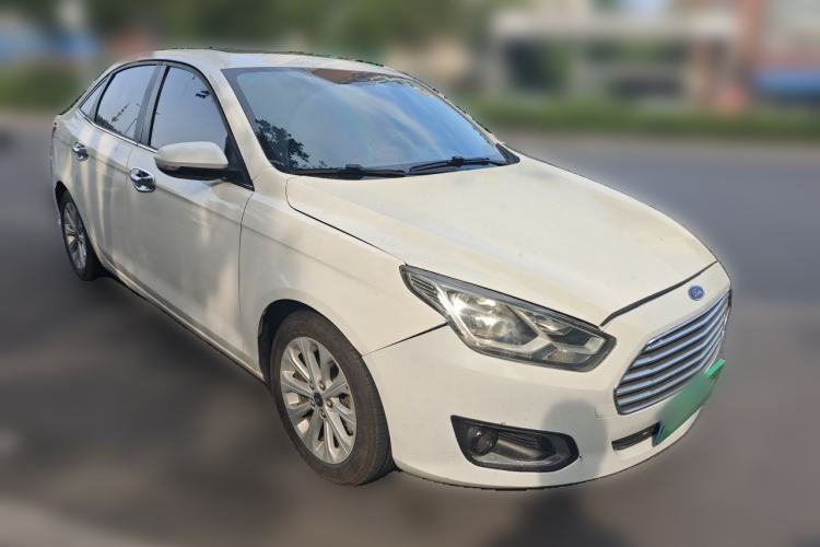 Used Ford Escort 2015 1.5L Automatic Fashion Model Front Right 45 Deg