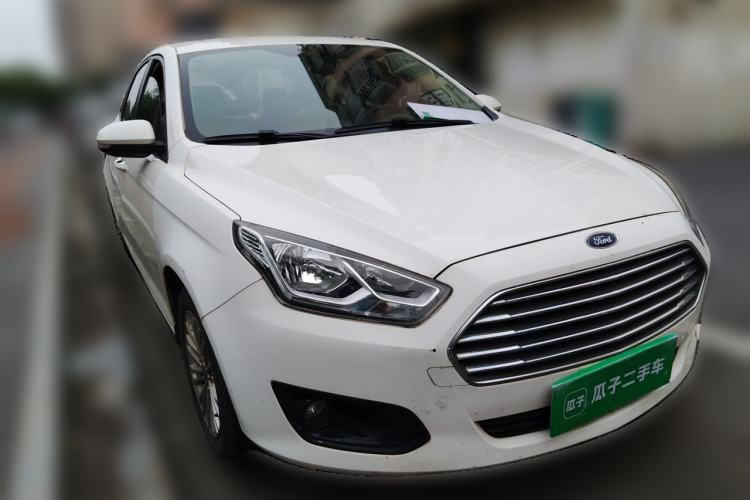 Used Ford Escort 2015 1.5L Manual Comfort Model Front Right 45 Deg