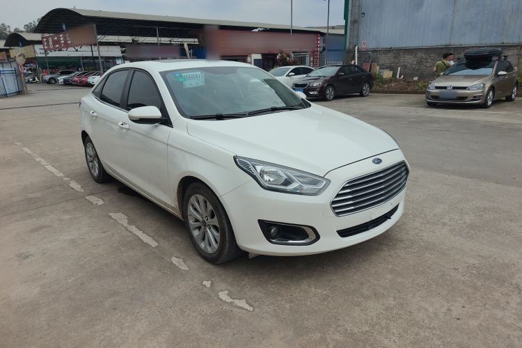 Used Ford Escort 2015 1.5L Automatic Fashion Model Front Right 45 Deg