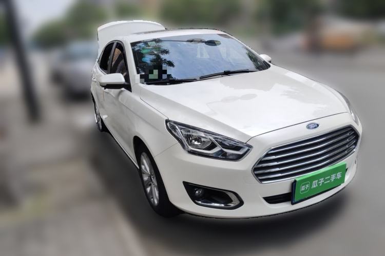 Used Ford Escort 2015 1.5L Automatic Fashion Model Front Right 45 Deg