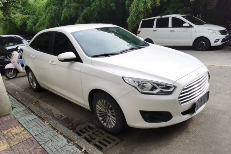 Used Ford Escort 2015 1.5L Manual Comfort Model Front Right 45 Deg