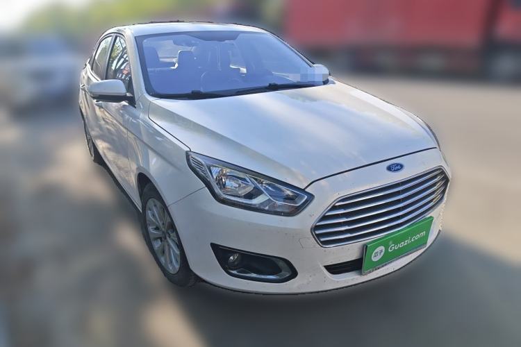 Used Ford Escort 2015 1.5L Automatic Fashion Model Front Right 45 Deg