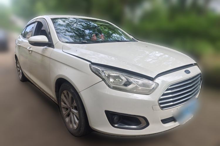 Used Ford Escort 2015 1.5L Automatic Fashion Model Front Right 45 Deg